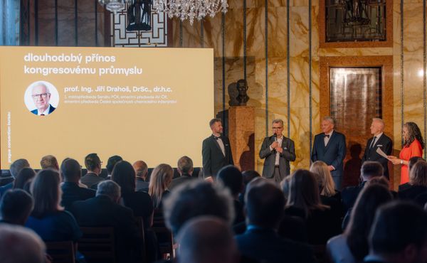 Prof. Juraj Kosek, collects the award on behalf of Prof. Drahos who was abroad