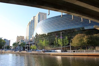 Shaw-Centre-Rideau Canal and Laurier Bridge-IMG_5898_2-credit-Ottawa-Tourism