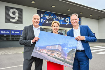 Pic caption:  Dirk Hoffmann (CEO Messe Berlin), Franziska Giffey (Senator for Economy, Energy and Public Enterprises), and Dr. Mario Tobias (Chairman of the Management Board Messe Berlin) present plan