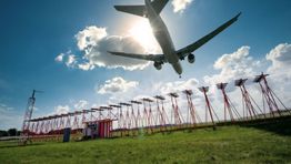 Heathrow Airport flight landing