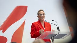 Qantas revamps loyalty programme following international profit decline