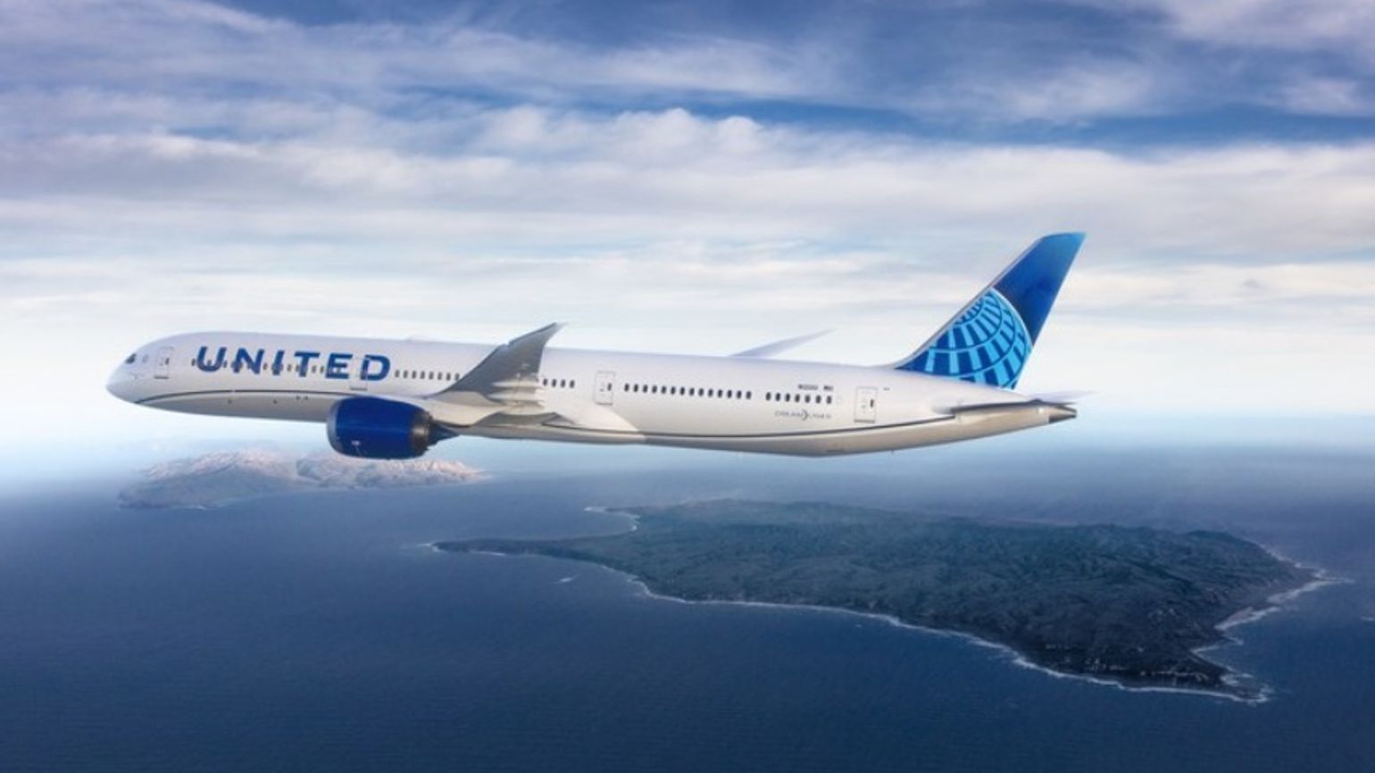 United Airlines orders 100 new Dreamliners from Boeing