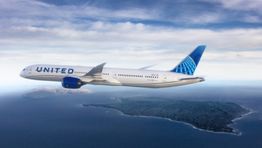 United Airlines orders 100 new Dreamliners from Boeing