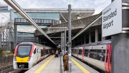 UK government to extend contactless rail tickets to all London airports