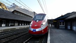 Trenitalia owner launches 1 billion bid to operate London-Paris trains