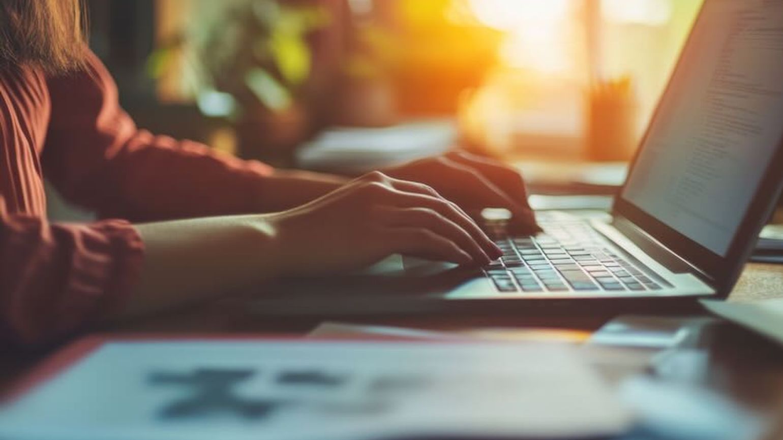 Computer user AdobeStock