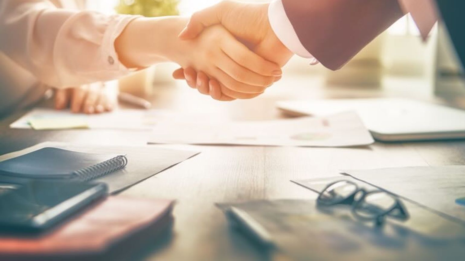 Handshake Adobestock