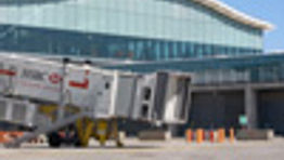 Heathrow closes runways due to aircraft fire