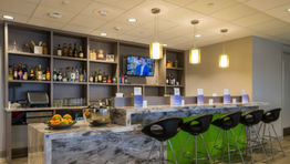 Norwegian to offer Oakland lounge access