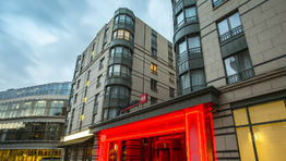 Chinese firm buys Radisson owner Carlson Hotels