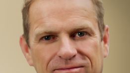 Hilton boss Vincent receives OBE
