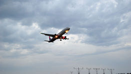 Wizz Air flights face contractor strike threat at Luton