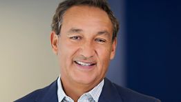 Munoz to step down as United CEO