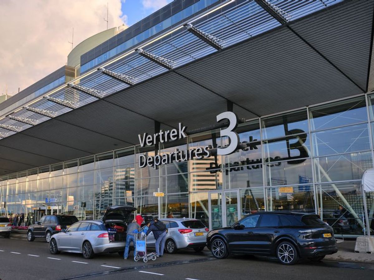 Minder vluchten Schiphol kan de Nederlandse economie 13,6 miljard euro kosten