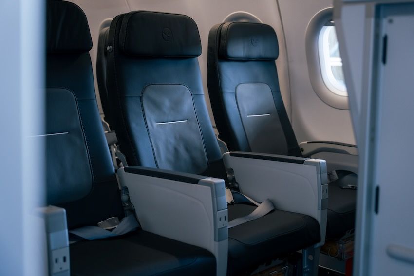 Lufthansa A320 retrofit