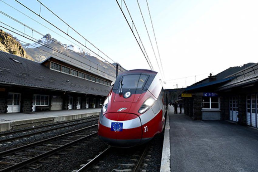Trenitalia owner launches 1 billion bid to operate London-Paris trains