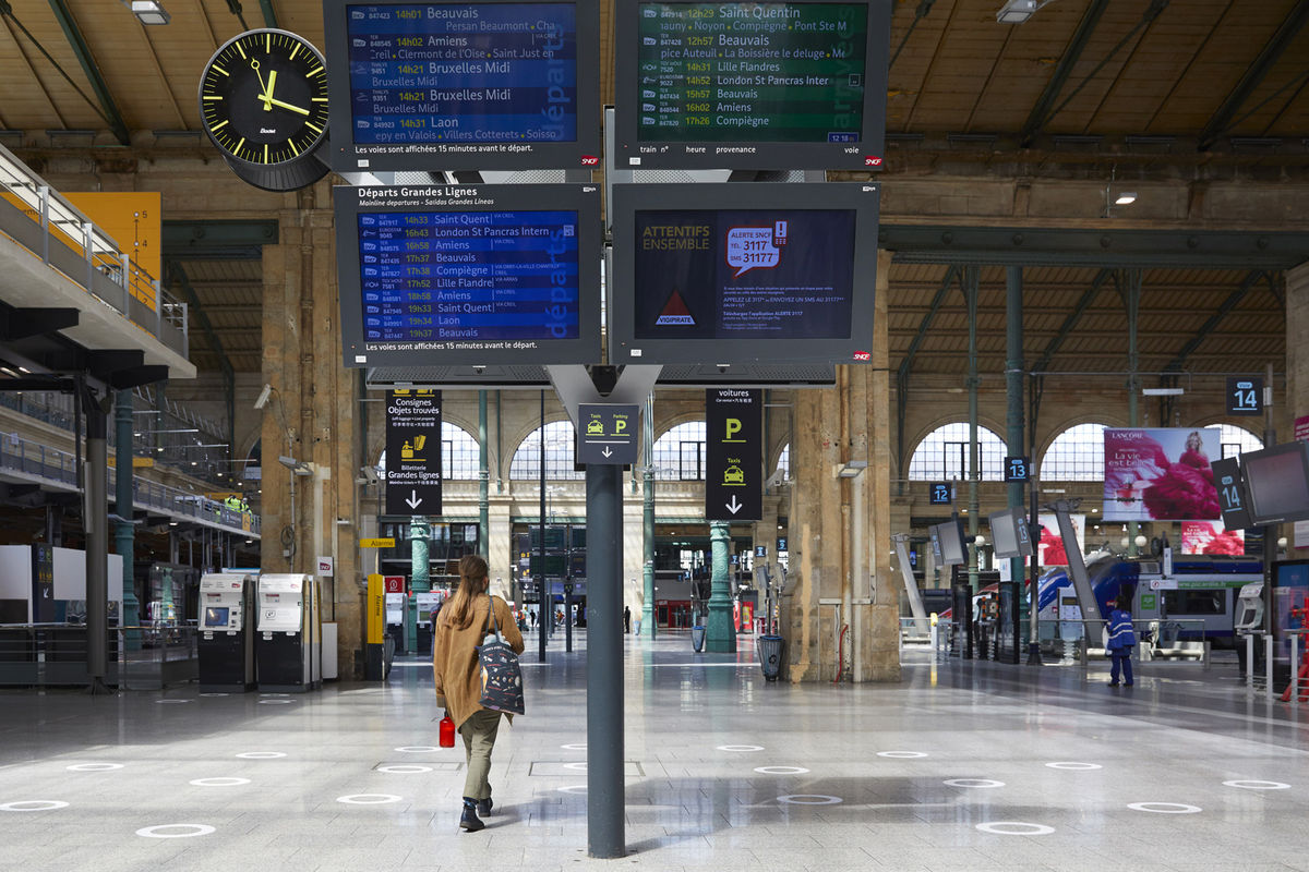 French rail workers threaten strike action next week