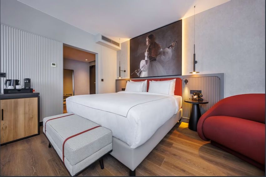 Radisson RED Berlin Junior Suite 2