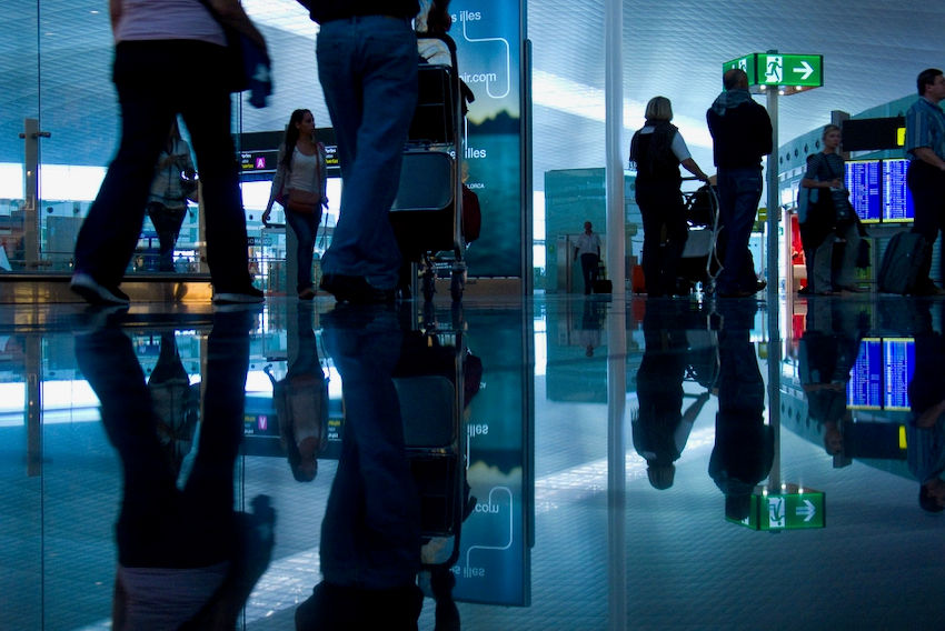 Airport passenger arrivals