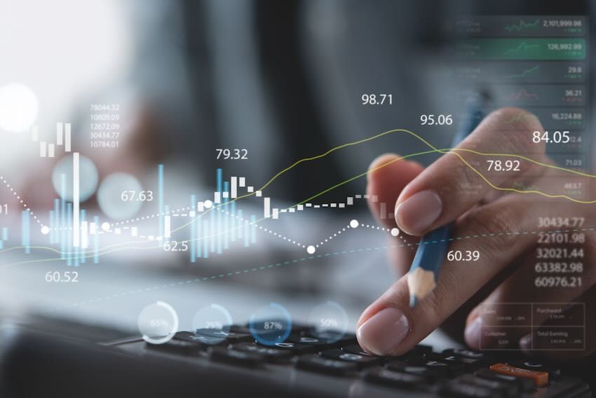 Graph calcultator financial performance AdobeStock