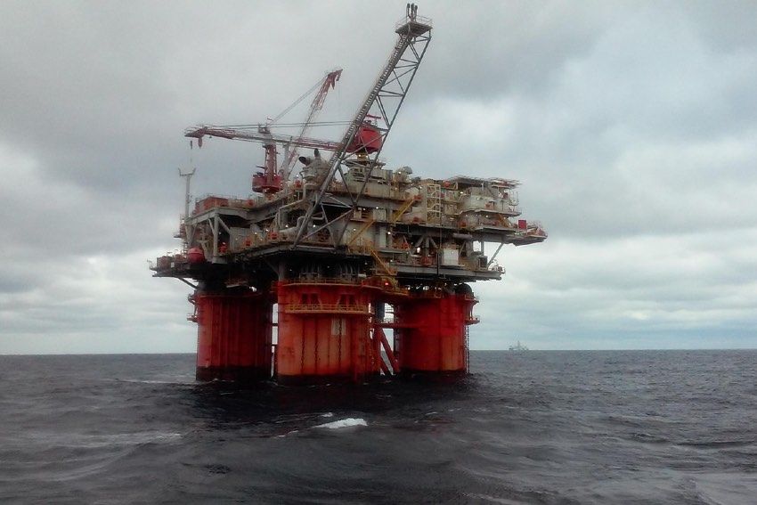 Oil rig Pixabay keridjackson