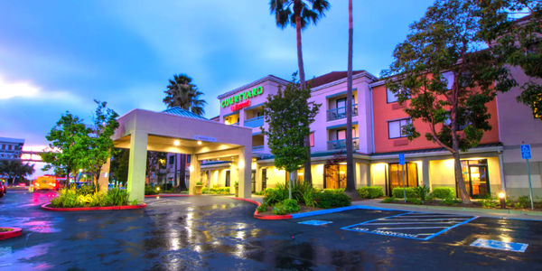 Courtyard by Marriott Oakland Airport