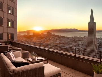 Latest news: Blackstone buys in SF; $686M construction loan in Vegas; good week in US
