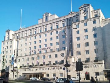  alt="Queens Hotel, Leeds, UK"  title="Queens Hotel, Leeds, UK" 