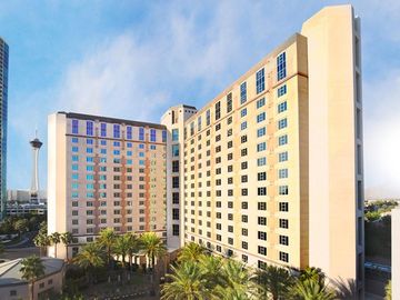 Hilton Grand Vacation buys Blue Green Vacations