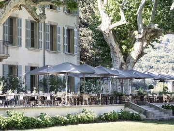 LVMH takes majority stake in French boutique operator