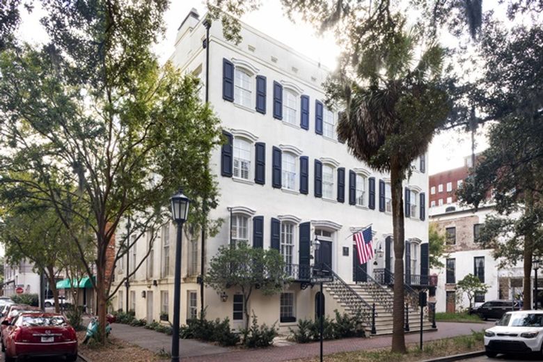 Kasa Jules is located in the heart of Savannah, Georgia's Historic District Kasa Jules is located in the heart of Savannah, Georgia's Historic District