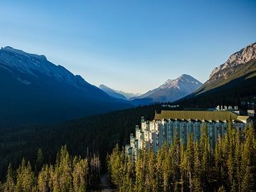 Latest HITs: Nobu, Plaza Athenee mashup; Meliá conversion; Rimrock Resort trades