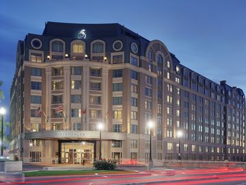 Latest HITs: Warner reopening Four Seasons; Salamander rebrands; franchisor pipelines