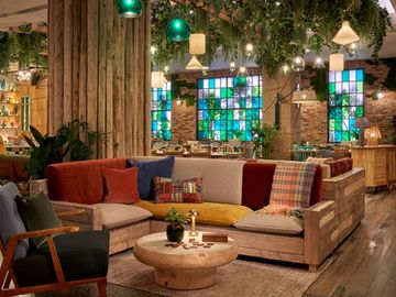 It’s official: Starwood Hotels is back