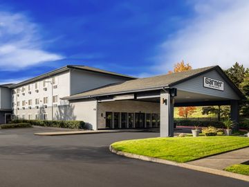 Latest news: IHG debuts Garner; Mandarin Oriental to Budapest; Playa closes sale