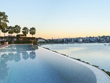 Latest news: Kimpton's new market; another Vegas giant?; Whitbread converts restaurants