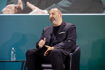 Sam Nazarian speaking at CHRIS