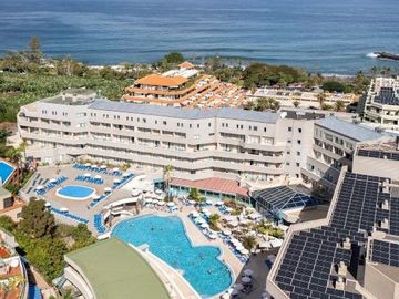 Hyatt continues asset-light path in Q4