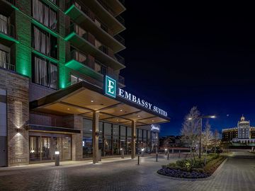  alt="Hilton's big beat reflects no cracks in demand; new brand coming"  title="Hilton's big beat reflects no cracks in demand; new brand coming" 