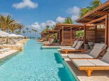 Hyatt reports record fees; continues push for asset-light