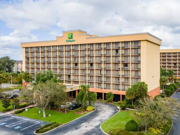 Holiday Inn and Suites Orlando SW - Celebration Area Hotel