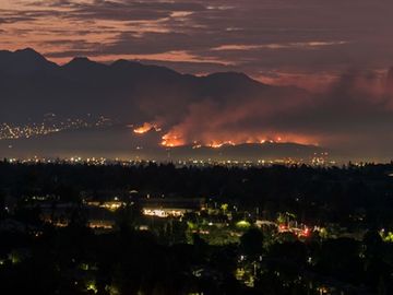L.A.-area hotels sheltering fire evacuees