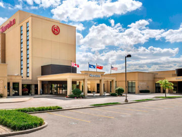 Canada hotel transaction volume down 26%