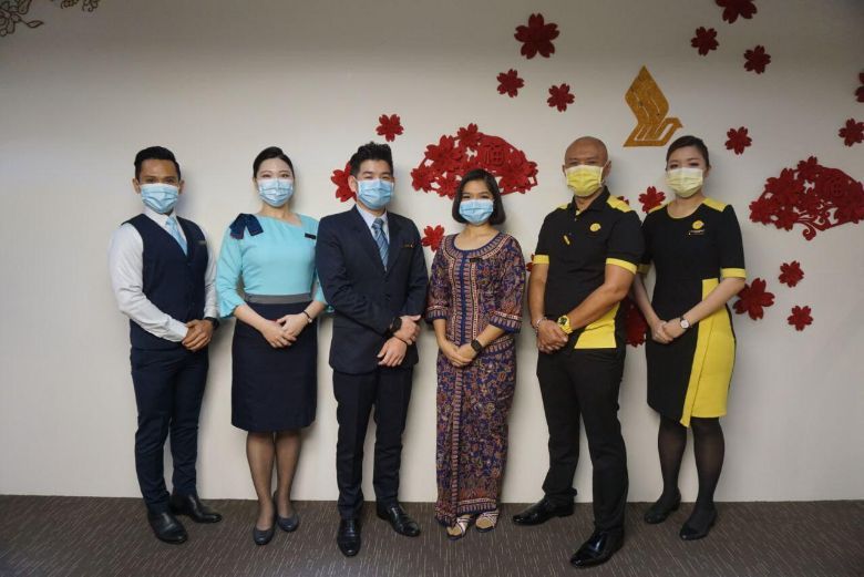 Airlines race to vaccinate crew and rebuild traveller trust
