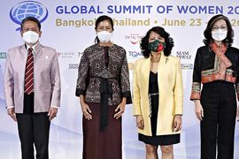 Women and men come together for climate summit in Thailand