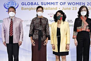 Women and men come together for climate summit in Thailand