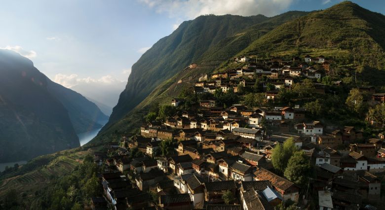 Four new retreats along an ancient route