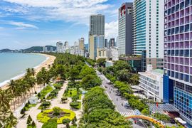 Bleisure and budgets push meetings towards Asia