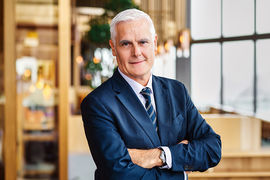 Fairmont Singapore and Swissôtel The Stamford appoint new GM of F&B