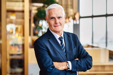 Fairmont Singapore and Swissôtel The Stamford appoint new GM of F&B